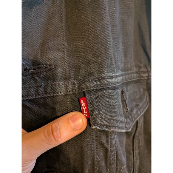Black Levi's denim jacket with patch size medium 100% cotton - Picture 7 of 9
